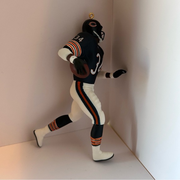 Hallmark Keepsake NFL Walter Payton 2012 Ornament - Picture 5 of 6